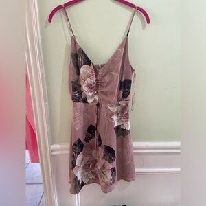 5/$30 Dynamite floral dress ☺️
